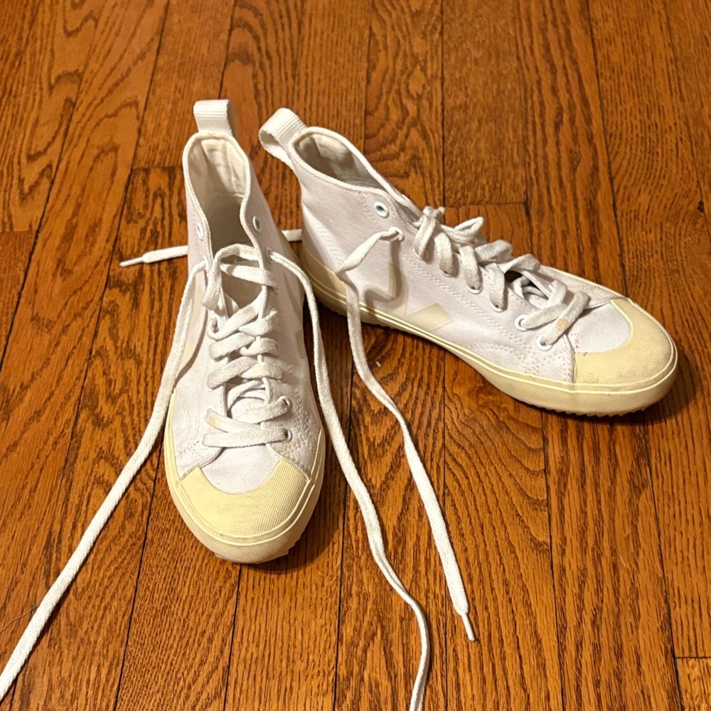 Veja Hightop Canvas Shoes